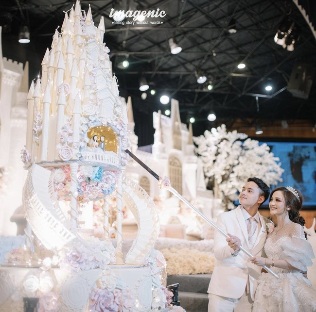  Nanda menambahkan jika mahar tersebut sudah menjadi kesepakatannya dengan Ardya. Dan kata Nanda, pihak kedua keluarga mendukung keputusan mereka soal mas kawin saham tersebut selama sah menurut hukum dan agama. Foto: Dok. Instagram @nandaarsynt.