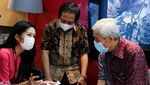 Warren Buffet Indonesia Bersua Bos Smartfren, Ada Sinyal Apa?