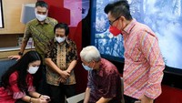 Sayangnya pihak Smartfren tak mengungkapkan agenda khusus dari kunjungan Lo Kheng Hong tersebut. Silaturahmi biasa saja, ujar Ciba Gangga, Head of Public Relation Smartfren.