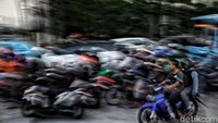 Menurut pakar Epidemologi Griffith University Dicky Budiman D mengatakan peningkatan kasus terjadi di kota besar lantaran mobilitas tinggi. Mobilitas itu, kata Dicky, memicu penularan Corona.