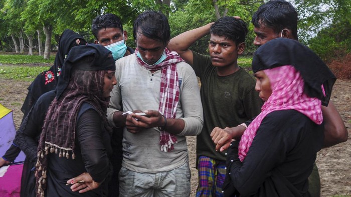 Sebanyak 81 warga Rohingya terdampar di Aceh Timur. Tak hanya orang dewasa, warga Rohingya yang terdampar di Aceh itu juga terdiri dari anak-anak.