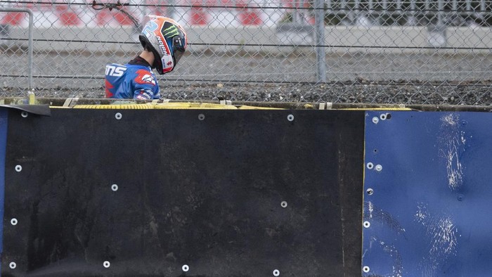 LE MANS, FRANCE - MAY 16:  Alex Rins of Spain and Team Suzuki ECSTAR  walks in service road after crashing out during the MotoGP race during the MotoGP of France - Race at  on May 16, 2021 in Le Mans, France. (Photo by Mirco Lazzari gp/Getty Images)