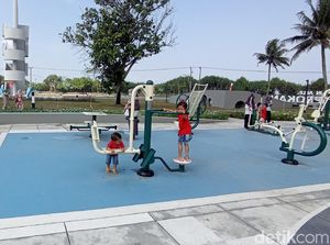Menikmati Ruang Publik Alun-alun Paamprokan Pangandaran