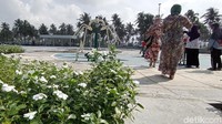 Pembangunan alun-alun ini memanfaatkan lahan milik pemerintah provinsi Jawa Barat, sementara pembangunannya memanfaatkan dana CSR dari sebuah perusahaan properti yang memiliki lahan persis di belakang lahan tersebut. Foto: Faizal Amiruddin/detikcom