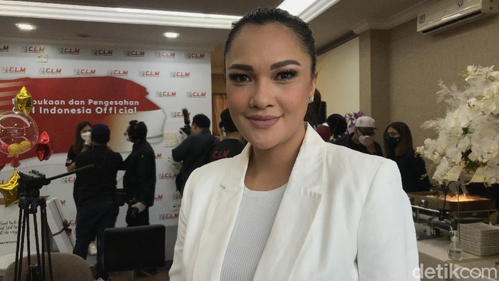 Andrea Lee Presenter dan penyanyi Andrea Lee