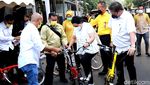 Asyiknya Airlangga Gowes Brompton Made in Bandung