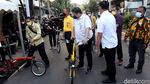 Asyiknya Airlangga Gowes Brompton Made in Bandung