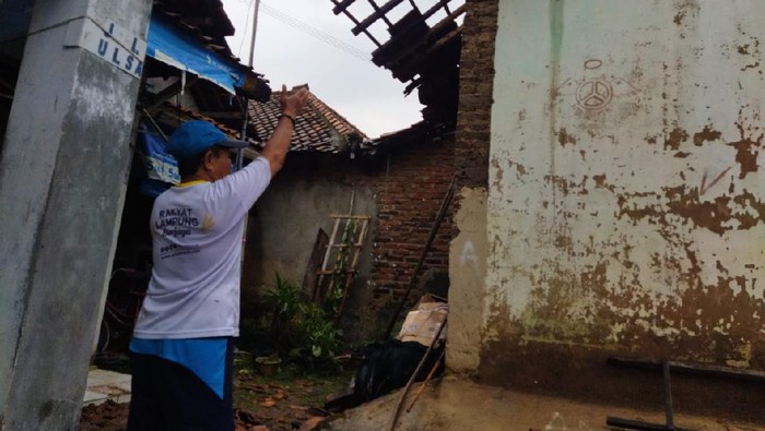 Atap Rumah Warga Rusak Akibat Angin Puting Beliung