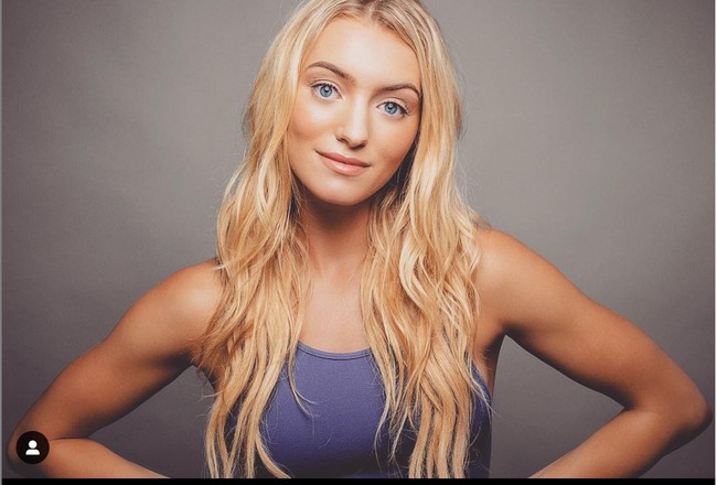 Selain stuntwoman, Athena Perample juga merupakan seorang penari. Dirinya berlatih menari sejak usia 11 tahun dan kini menjadi penari profesional di Los Angeles. Foto: Instagram/@athenaperample