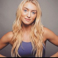 Selain stuntwoman, Athena Perample juga merupakan seorang penari. Dirinya berlatih menari sejak usia 11 tahun dan kini menjadi penari profesional di Los Angeles. Foto: Instagram/@athenaperample