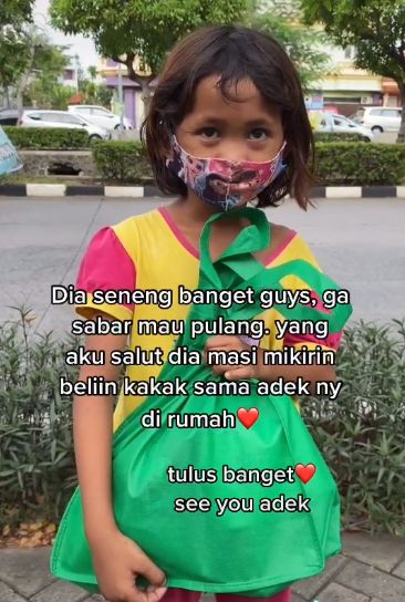 Bocah Pemulung Ditraktir Jajan Ke Minimarket Cuma Minta Air Putih