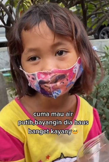 Bocah Pemulung Ditraktir Jajan Ke Minimarket Cuma Minta Air Putih
