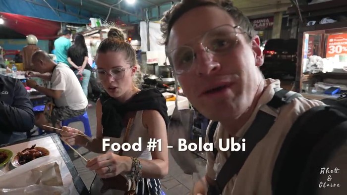 Komentar YouTuber Amerika-Afrika Saat Cicip Bola Ubi dan Serabi Durian