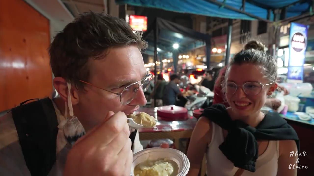 Komentar YouTuber Amerika-Afrika Saat Cicip Bola Ubi dan Serabi Durian