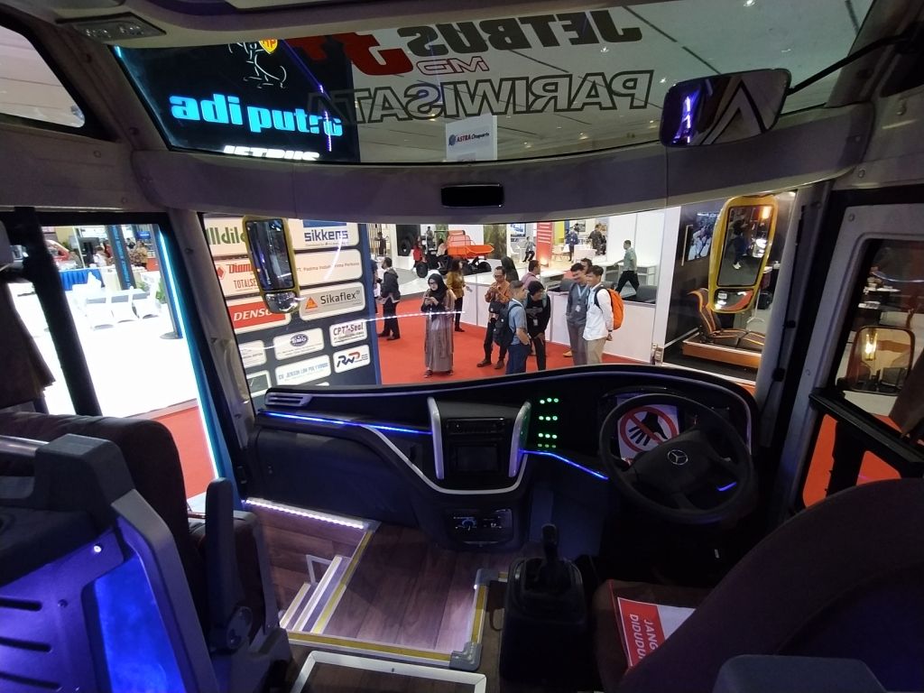 Bus double glass (kaca ganda)