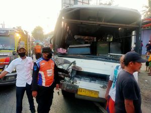 Pesepeda Tewas Gegara Bus Nekat Terobos Jalur KA di Banyumas