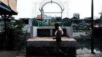 Pemkot Jakpus justru ingin menjadikan jembatan tersebut sebagai taman sambil mengkaji permasalahan tawuran yang kerap terjadi.