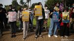 Deretan Poster Curhatan Para Aktivis di Hari Lingkungan Hidup Sedunia