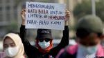 Deretan Poster Curhatan Para Aktivis di Hari Lingkungan Hidup Sedunia