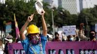 Peringatan Hari Lingkungan Hidup Sedunia pun dimanfaatkan sejumlah masyarakat untuk melakukan aksi terkait krisis iklim dan upaya meminimalkan dampak krisis iklim yang terjadi di dunia.