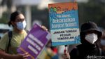 Deretan Poster Curhatan Para Aktivis di Hari Lingkungan Hidup Sedunia