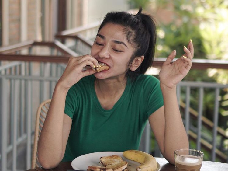 Doyan Makan Enak, Ini Keseruan Fanny Ghassani saat Jajan Sate dan Mie Goreng