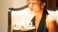 Mengenal Fanny Ghassani, ia sudah lama bergelut di dunia seni peran. Bahkan ia mengatakan pernah seperti Lea Ciarachel, di mana ia memerankan sebagai istri saat usianya masih belia. Foto: Instagram @fannyghassani