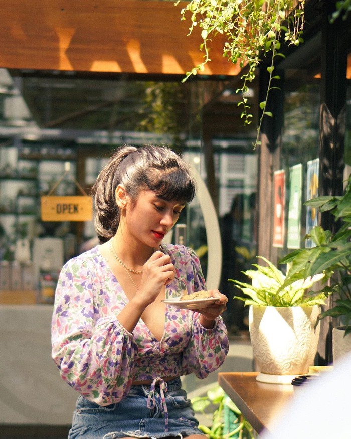 Doyan Makan Enak, Ini Keseruan Fanny Ghassani saat Jajan Sate dan Mie Goreng
