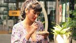 Doyan Makan Enak, Ini Keseruan Fanny Ghassani saat Jajan Sate dan Mie Goreng