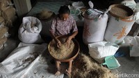Proses pembuatan mie Lethek itu hampir seluruhnya masih dilakukan secara tradisional.