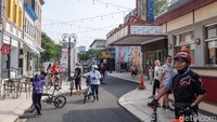 Broadway terkesan sangat indah, mewah, dan aesthetic dengan adanya berbagai macam dekorasi ruko dan mural menarik yang instagramable di setiap sudutnya.  