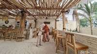 Siapa bilang di Tangerang Selatan tak bisa nikmati nuansa pantai. Hey Beach di Alam Sutera ajak traveler menikmati hidangan layaknya di hut beach khas Pulau Dewata. (Ari Saputra/detikcom)