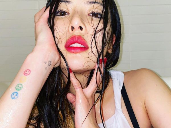 8 Potret Idol KPop Wanita Tak Ragu Pamer Tato, HyunA Hingga Hwasa MAMAMOO