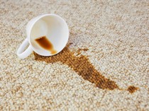 5 Bahan Dapur yang Ampuh Bersihkan Noda Kopi di Baju