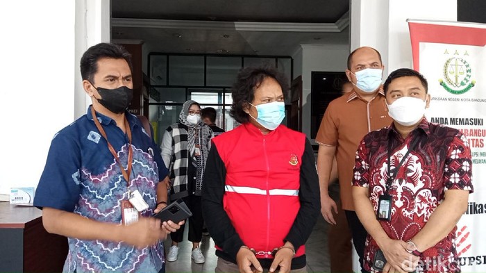 Kejari Bandung tangkap terpidana korupsi dan hibah