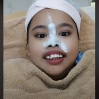 Beginilah proses saat hidung Kekeyi dioleskan krim anastesi sebelum di-filler Foto: dok. Instagram