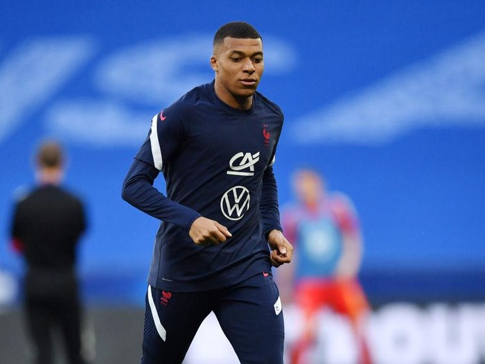 NICE, FRANCE - JUNE 02: Kylian Mbappe of France warms up ahead of the international friendly match between France and Wales at Allianz Riviera on June 02, 2021 in Nice, France. (Photo by Valerio Pennicino/Getty Images)