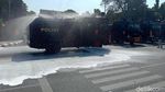 Masuk Zona Merah Corona, Jalanan di Kudus Disemprot Disinfektan