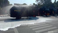 Satgas Percepatan Penanganan COVID-19 di Kabupaten Kudus pun berkoordinasi dengan TNI-Polri dan instansi terkait melakukan rapid test secara acak kepada warga yang tidak patuh imbauan tetap di rumah saja.