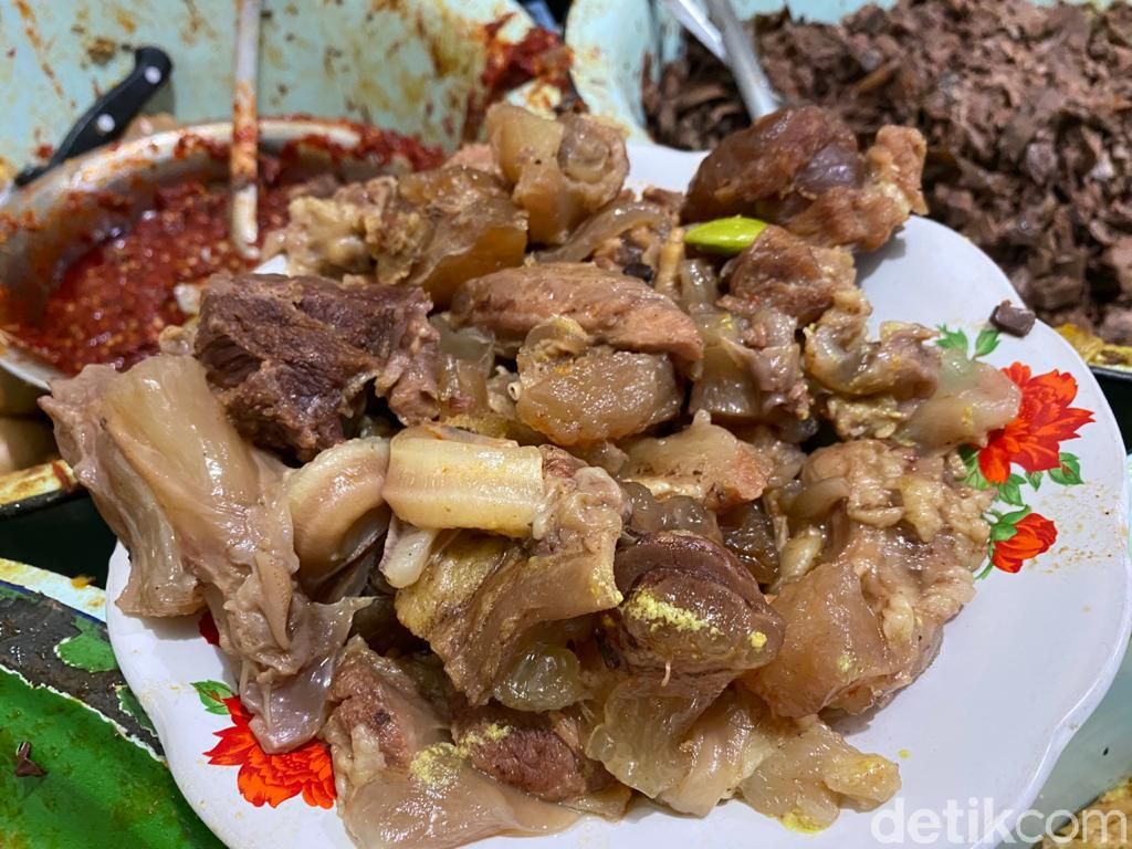 Mbak Tum: Gudeg Koyor dan Lontong Opor Enak di Semarang Sejak 1991