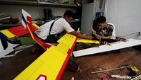 Ada berbagai pesawat dengan beragam tipe yang dibuat Pungki di rumahnya yang berada di Gagak Sipat, Boyolali, Jawa Tengah, ini.