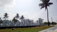 Pembangunan Alun-alun Paamprokan juga sebagai salah satu upaya peningkatan kualitas sarana penunjang pariwisata Pangandaran.   