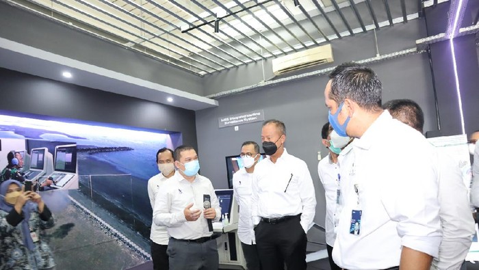 Menteri Perindustrian Agus Gumiwang kunjungi PT Len Industri