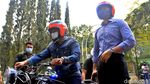 Momen AHY-Ridwan Kamil Boncengan Naik Motor di Bandung