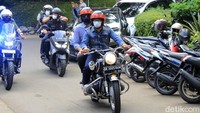 Gubernur Jawa Barat Ridwan Kamil membonceng Ketua Umum (Ketum) Partai Demokrat Agus Harimurti Yudhoyono (AHY) di Bandung, Jawa Barat, Jumat (4/6/2021).