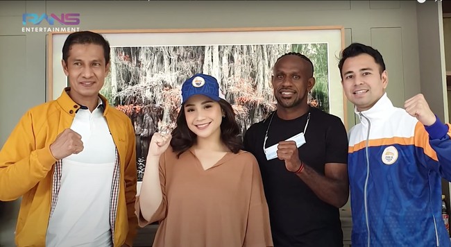 Terpilihnya Nagita Slavina sebagai ikon Pekan Olahraga Nasional (PON) nyatanya mengundang banyak pro dan kontra dari berbagai pihak. Tak sedikit yang memprotes hal tersebut. Foto: YouTube/Rans Entertainment