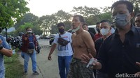 Penusuk polantas sempat dibawa ke TKP penyerangan di Pos Lantas Angkatan 66, Palembang (Prima Syahbana/detikcom)