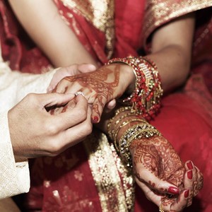 Viral Wanita Bawa Polisi Datangi Suami yang Menikah Lagi, Endingnya...