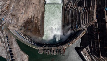 Dengan total kapasitas terpasang 16 juta kilowatt, PLTA ini diperkirakan bisa menghasilkan lebih dari 62 miliar kilowatt-jam listrik per tahun. Foto: Xinhua via Global Times