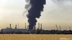 Potret Udara Kilang Minyak Iran yang Terbakar